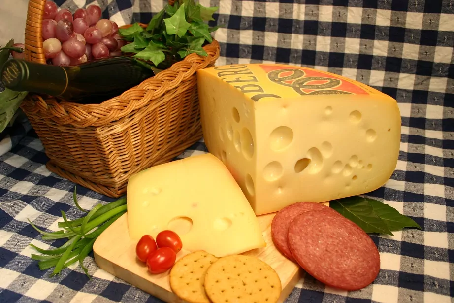 How do you eat Jarlsberg cheese? Pairing guide