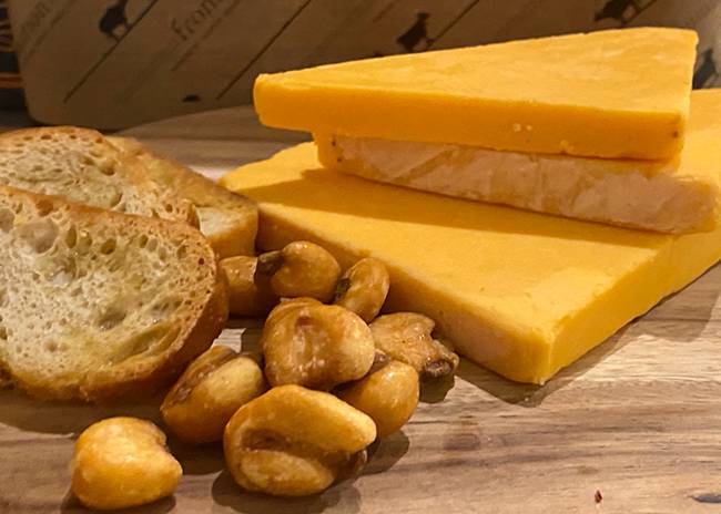 What Pairs Well With Aged Cheddar?
